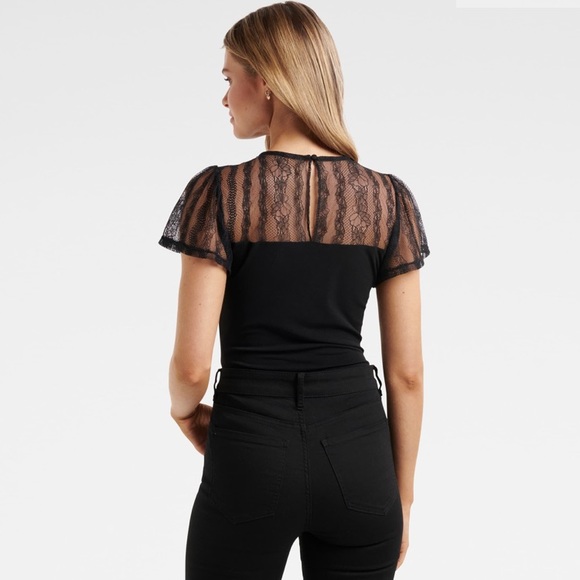 Forever New LISA LACE
YOKE FLUTTER
SLEEVE TOP - Picture 7 of 9